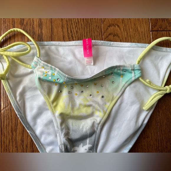 Rare Victoria’s Secret triangle bikini - Picture 6 of 7